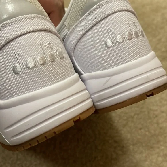 Diadora N9002 Suede Sneakers Size 9 Color White Cream